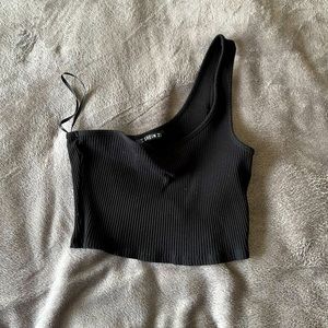 BLACK OFF THE SHOULDER TOP